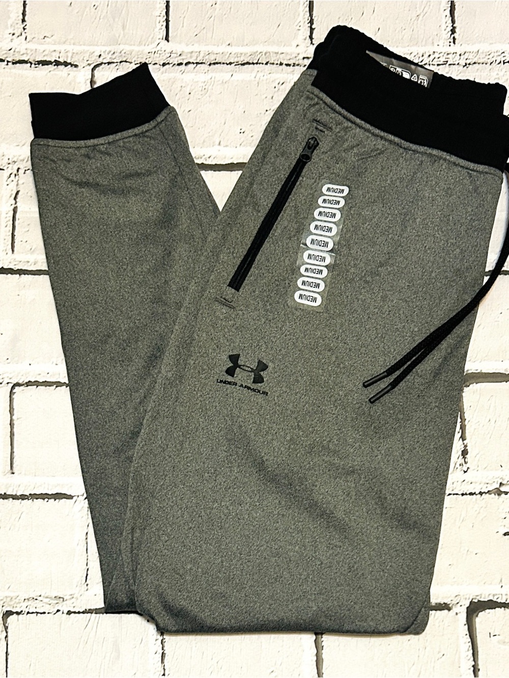 NWT Under Armour Gray & Black Men’s Sweatpants (Medium)